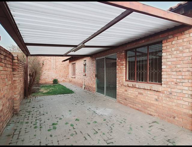 2 BEDROOM SECTIONAL TITLE FOR SALE IN HALFWAY GARDENS